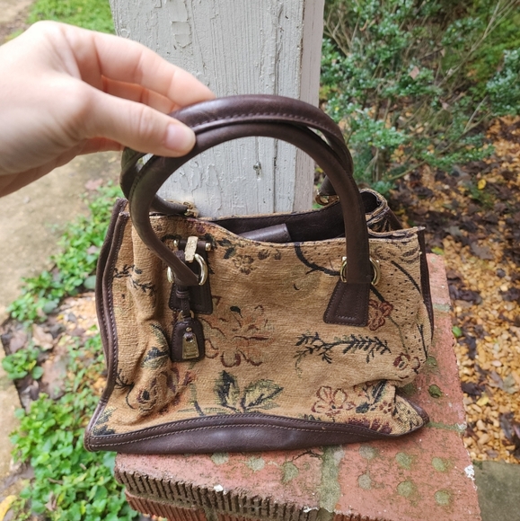 VINTAGE Golden Threaded Floral Tapestry & Leather Large Liz Claiborne Hand Bag - Picture 3 of 17